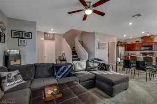 Photo #6: 2377886 Listing