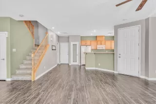 Photo #4: 2377904 Listing