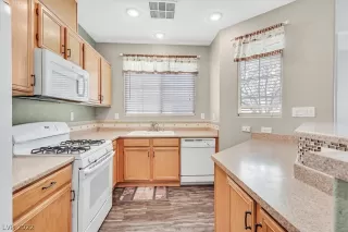 Photo #5: 2377904 Listing