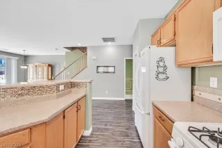 Photo #6: 2377904 Listing