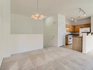 Photo #5: 2377909 Listing