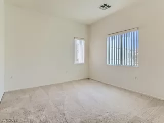 Photo #6: 2377909 Listing