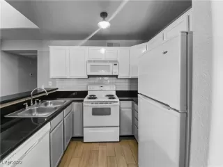 Photo #2: 2377913 Listing 