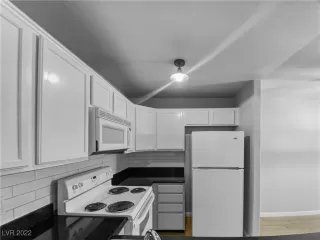 Photo #3: 2377913 Listing 