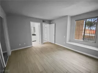 Photo #5: 2377913 Listing 