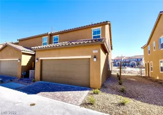 Photo #2: 2377916 Listing