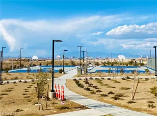 Photo #5: 2377916 Listing