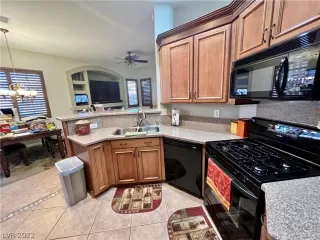 Photo #2: 2377920 Listing