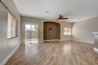 Photo #5: 2377922 Listing 