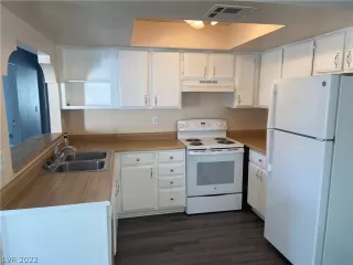 Photo #2: 2377930 Listing