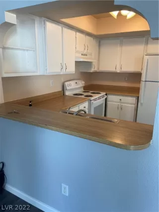 Photo #3: 2377930 Listing