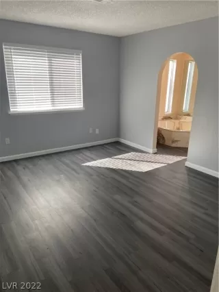 Photo #5: 2377930 Listing