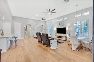 Photo #2: 2377932 Listing 