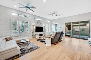 Photo #3: 2377932 Listing 