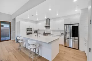 Photo #6: 2377932 Listing 