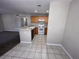 Photo #4: 2377998 Listing 