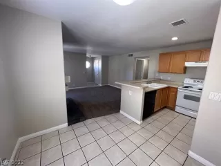 Photo #5: 2377998 Listing 