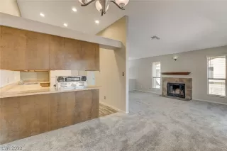 Photo #4: 2378038 Listing