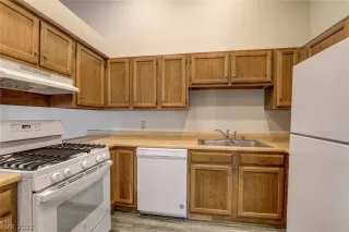 Photo #5: 2378038 Listing