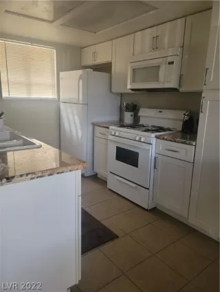 Photo #4: 2378088 Listing 