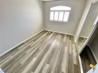 Photo #4: 2378133 Listing 