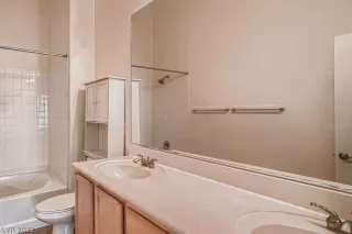 Photo #5: 2378181 Listing