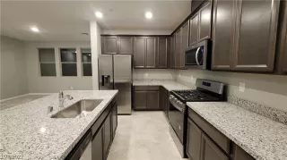 Photo #5: 2378207 Listing 