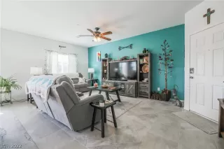 Photo #5: 2378351 Listing