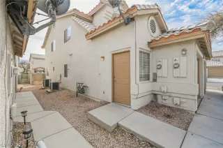 Photo #6: 2378416 Listing