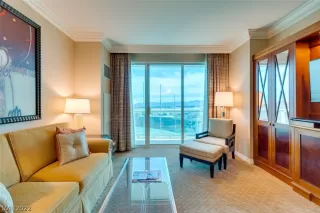 Photo #6: 2378433 Listing