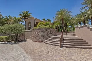 Photo #5: 2378475 Listing