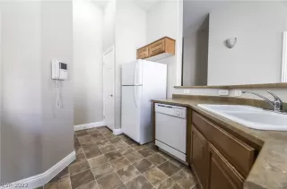 Photo #4: 2378476 Listing 