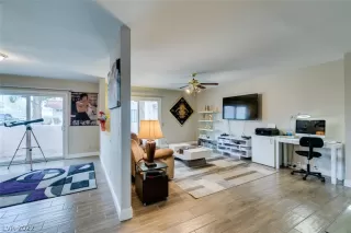 Photo #5: 2378591 Listing