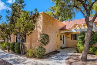 Photo #2: 2378623 Listing