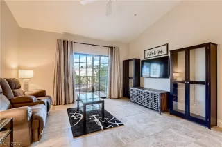 Photo #6: 2378623 Listing