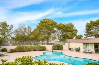 Photo #1: 2378633 Listing 