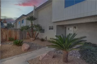 Photo #3: 2378633 Listing 