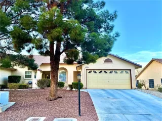 Photo #2: 2378687 Listing