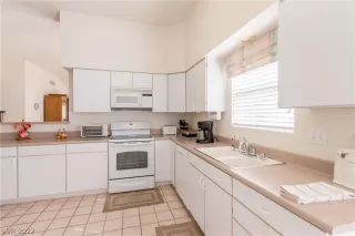 Photo #4: 2378687 Listing