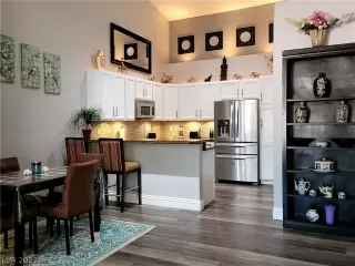 Photo #3: 2378689 Listing