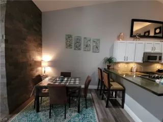 Photo #4: 2378689 Listing