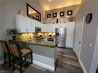 Photo #5: 2378689 Listing