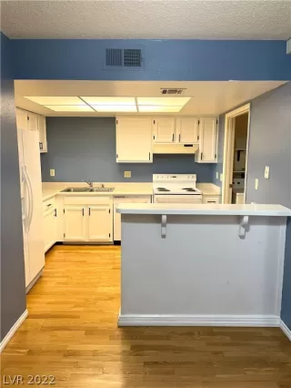 Photo #5: 2378711 Listing 