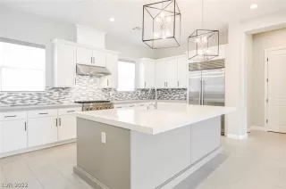 Photo #2: 2378743 Listing 