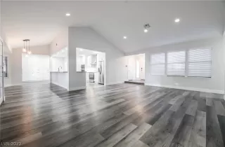 Photo #5: 2378865 Listing 