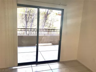 Photo #5: 2378866 Listing