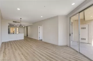 Photo #3: 2378902 Listing