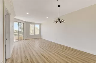 Photo #5: 2378902 Listing