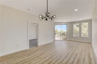 Photo #6: 2378902 Listing