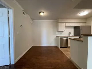 Photo #4: 2378904 Listing 